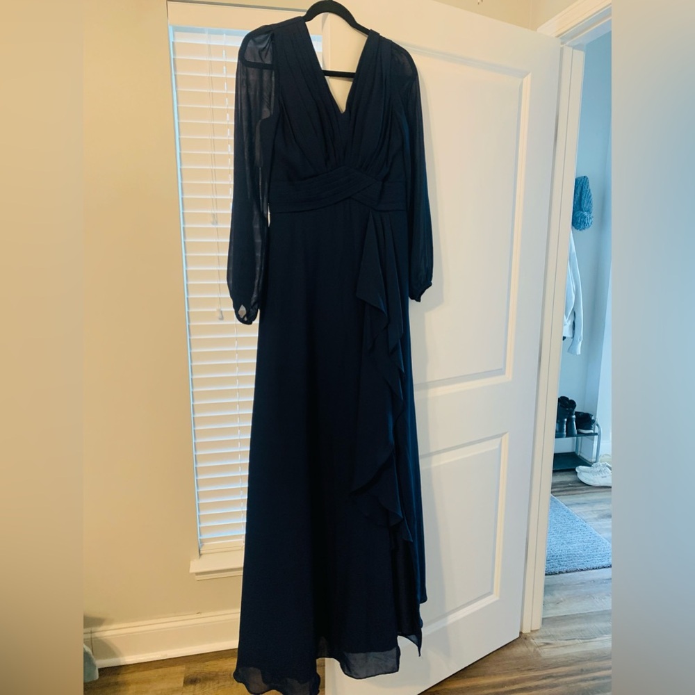 An elegant evening gown, perfect for a special occasion! With pockets!